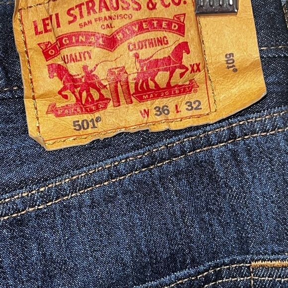 NWOT Levi’s Original 501 Dark Wash Button Fly straight leg Jeans Mens Sz 36/32 - Picture 4 of 6
